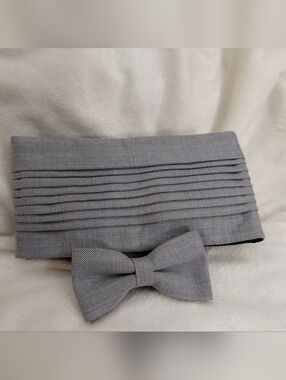 After Six Gray Textured Bow Tie and Cummerbund Set